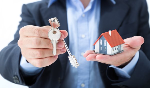 Comment devenir agent immobilier sans diplôme: les formations et parcours possibles