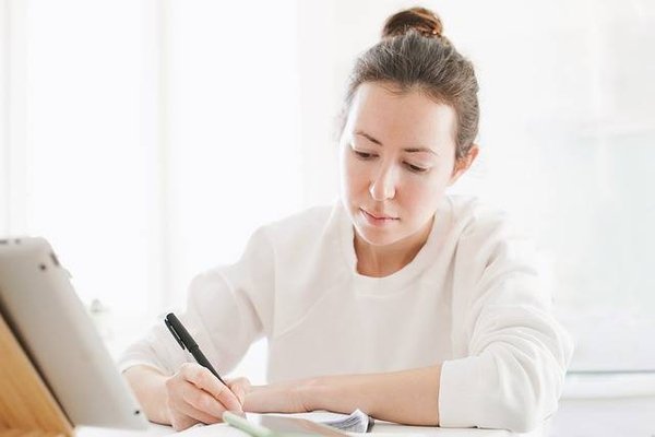 Les différentes formations pour devenir agent immobilier : Avantages et inconvénients